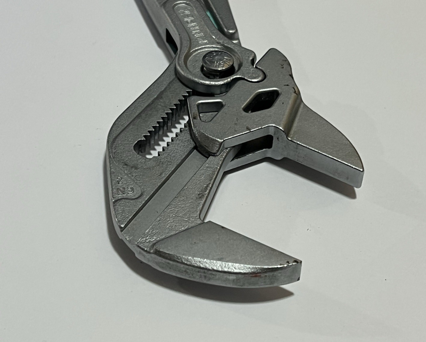 Knipex 10″ Pliers Wrench 86 03 250 1-3/4″ Smooth Jaws Pliers Made in Germany