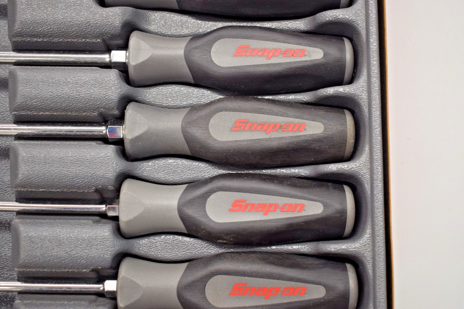 Snap On Tools SGDX120BDT 12pc DARK TITANIUM Soft Grip Screwdriver Set +Tray USED
