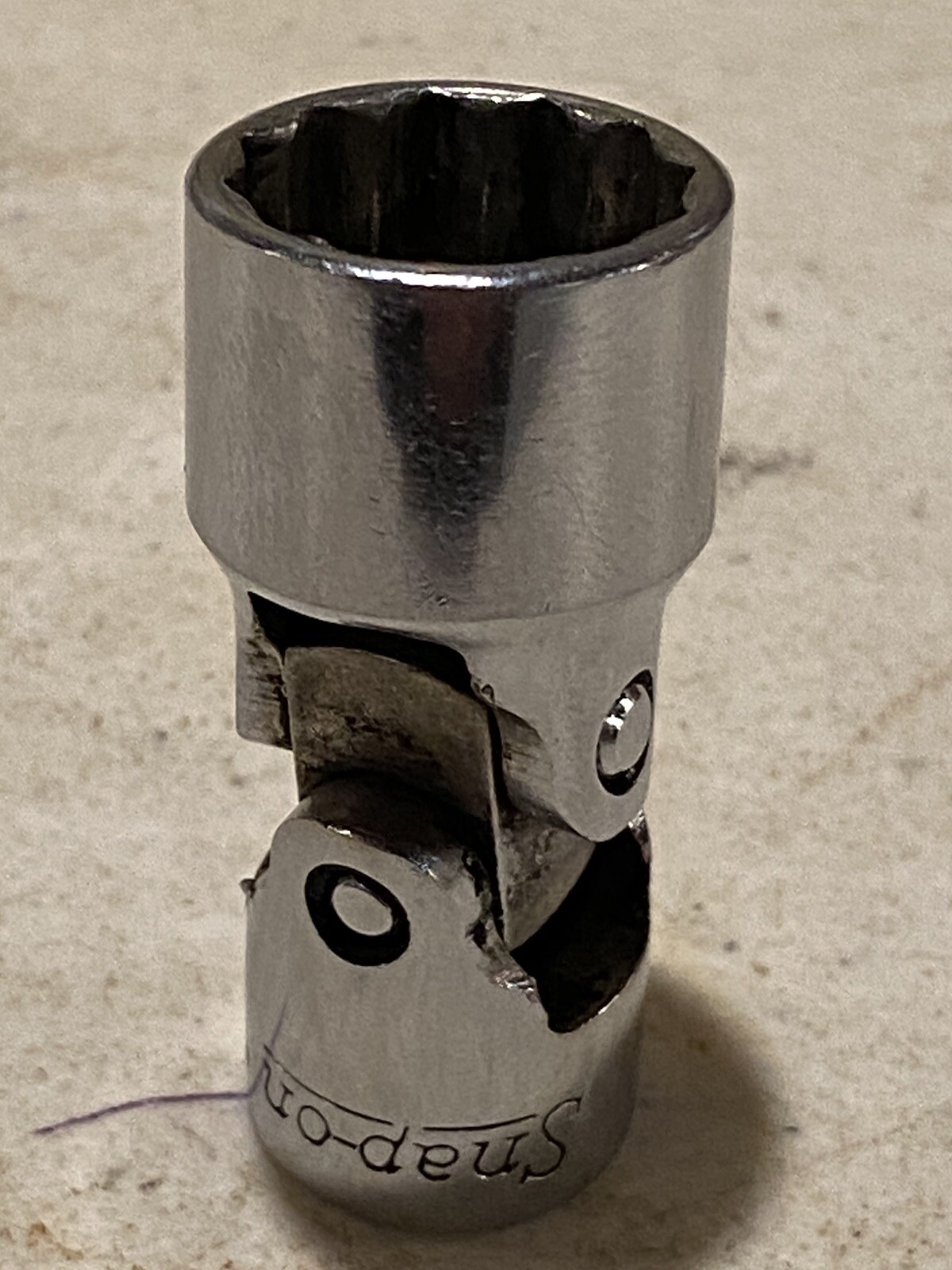 SNAP ON TOOLS FVU20 3/8″ Drive 5/8″ SAE Universal Joint 12-POINT SOCKET USA