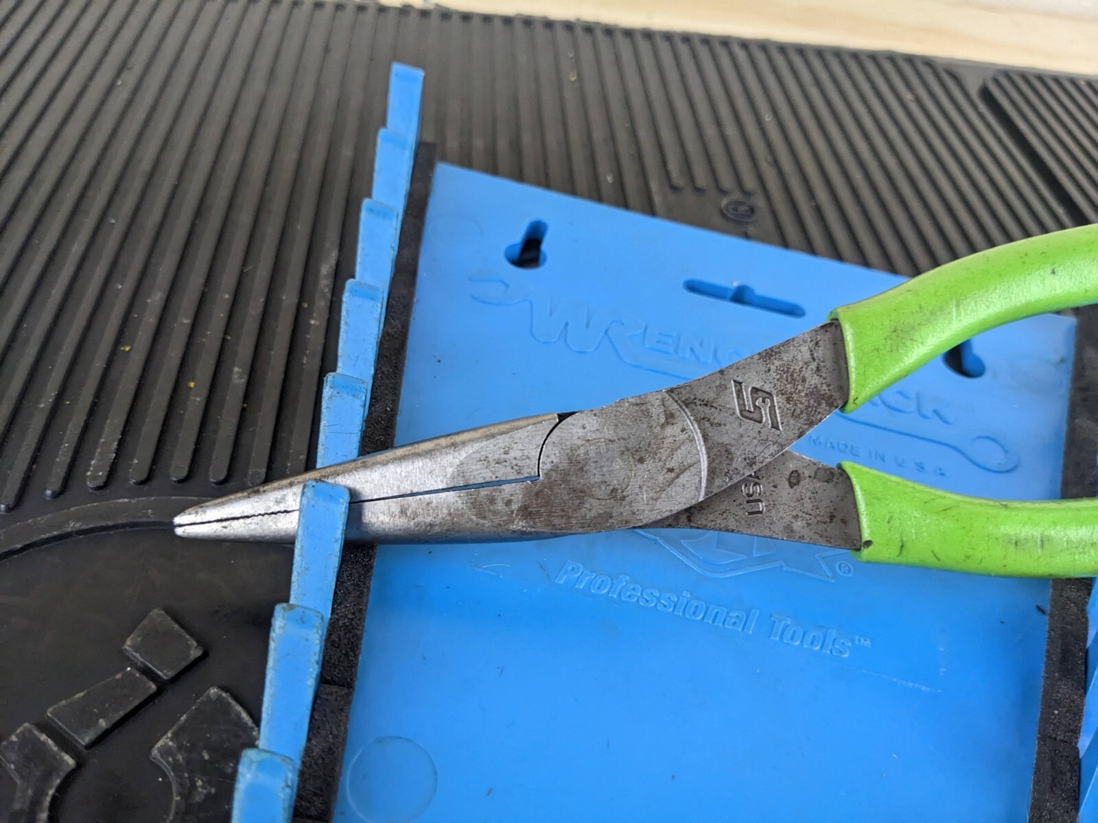 #at882 Snap On 96ACF – 8″ Talon Grip™ GREEN NEEDLE Nose Pliers
