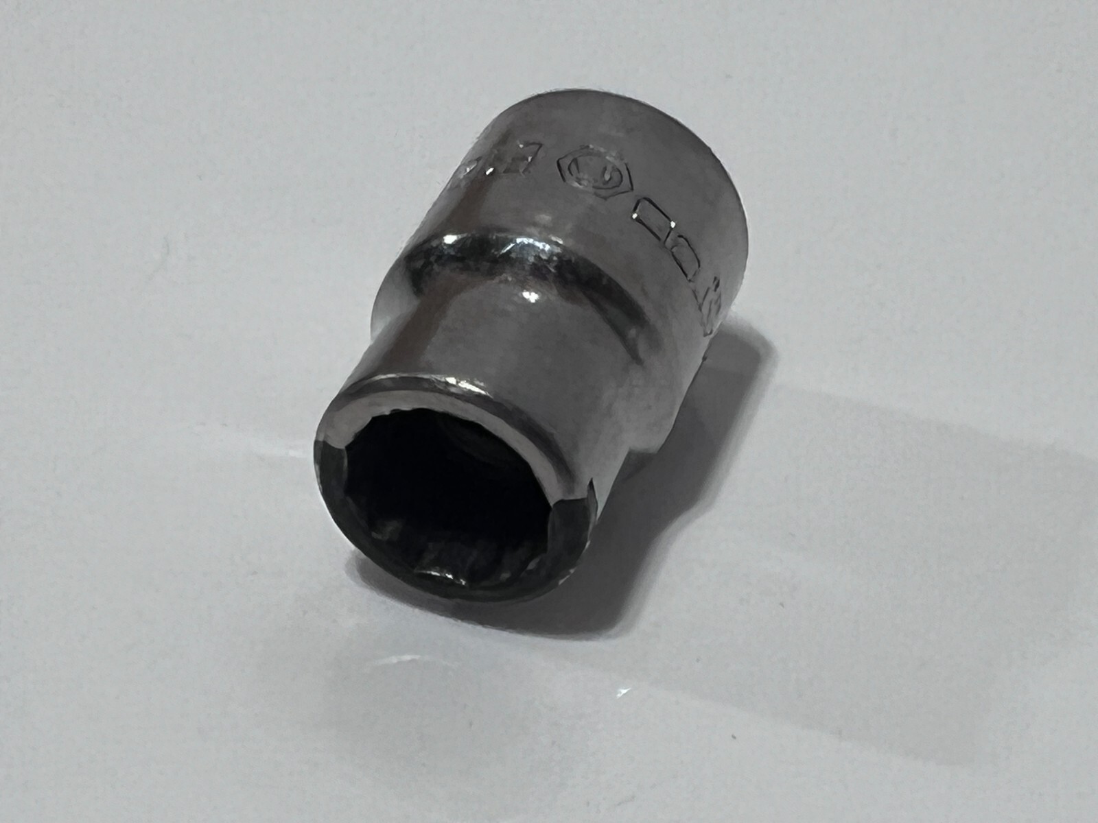 Matco Tools USA B122 SAE 3/8″ Shallow Chrome Socket – 3/8 Drive – 12 Point