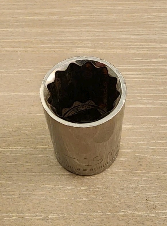 Craftsman USA 19mm Socket 12 Point 1/2″ Drive G 44238 (Bottom Knurl)