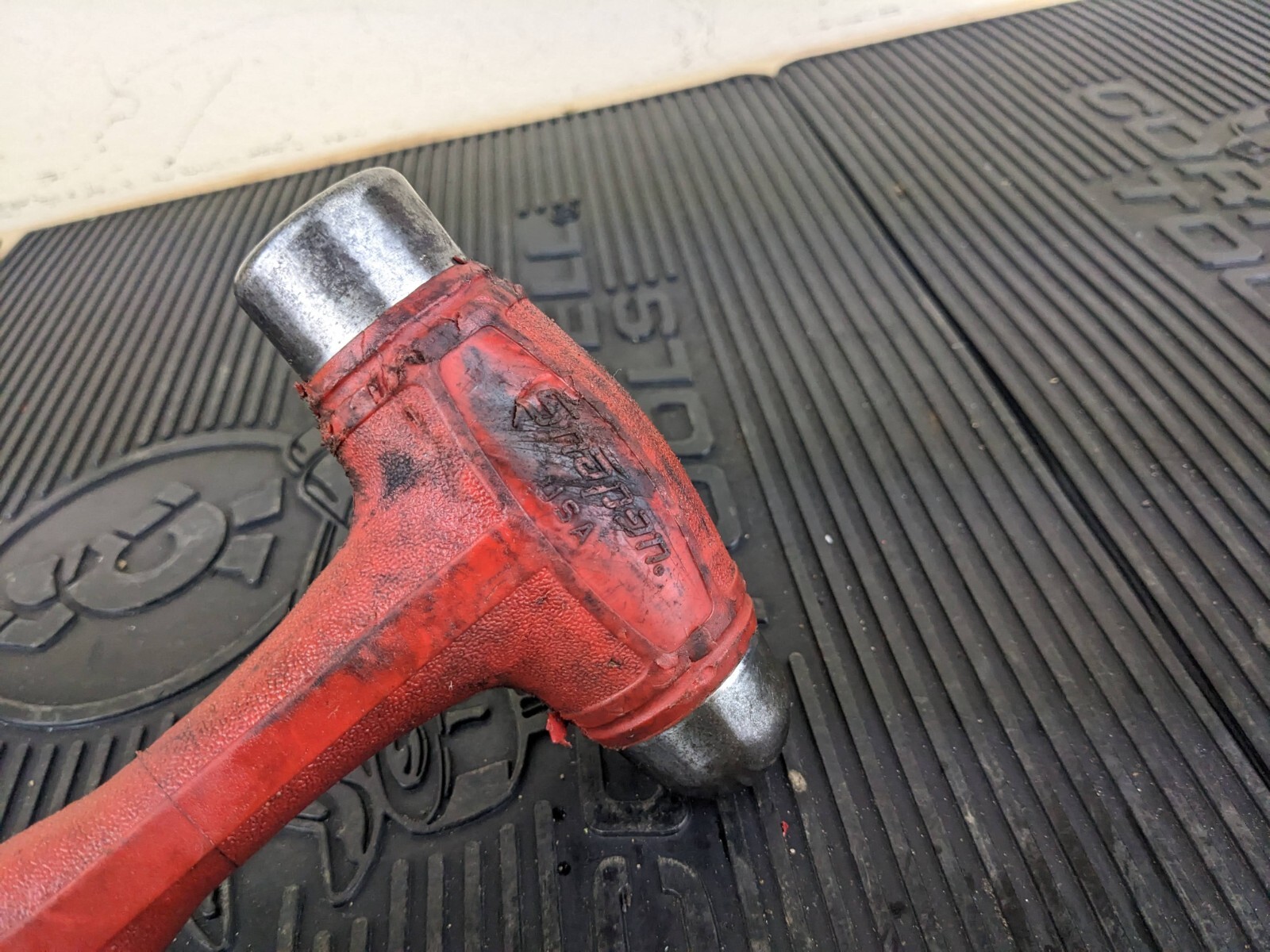 #ba689 Snap On HBBD24, Soft Grip 24 Oz Ball Peen Dead Blow Hammer Red