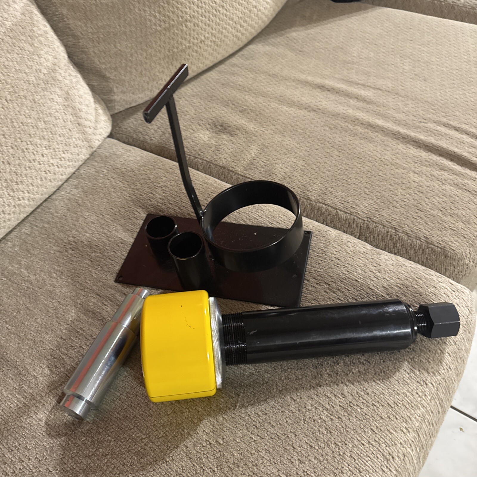 JEGS 60659 Carrier & Pinion Bearing Puller Is What You See In This Pictures
