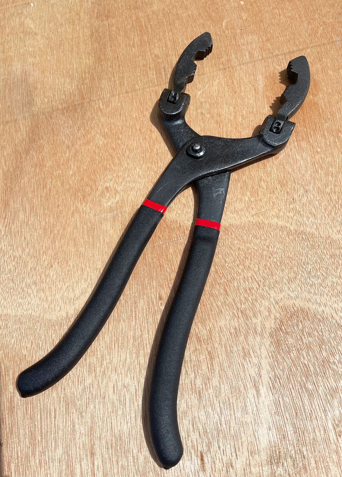 13″ Adjustable Angle Oil Filter Pliers Oil Change Jaw opening 2-1/4″ to 5-3/4″