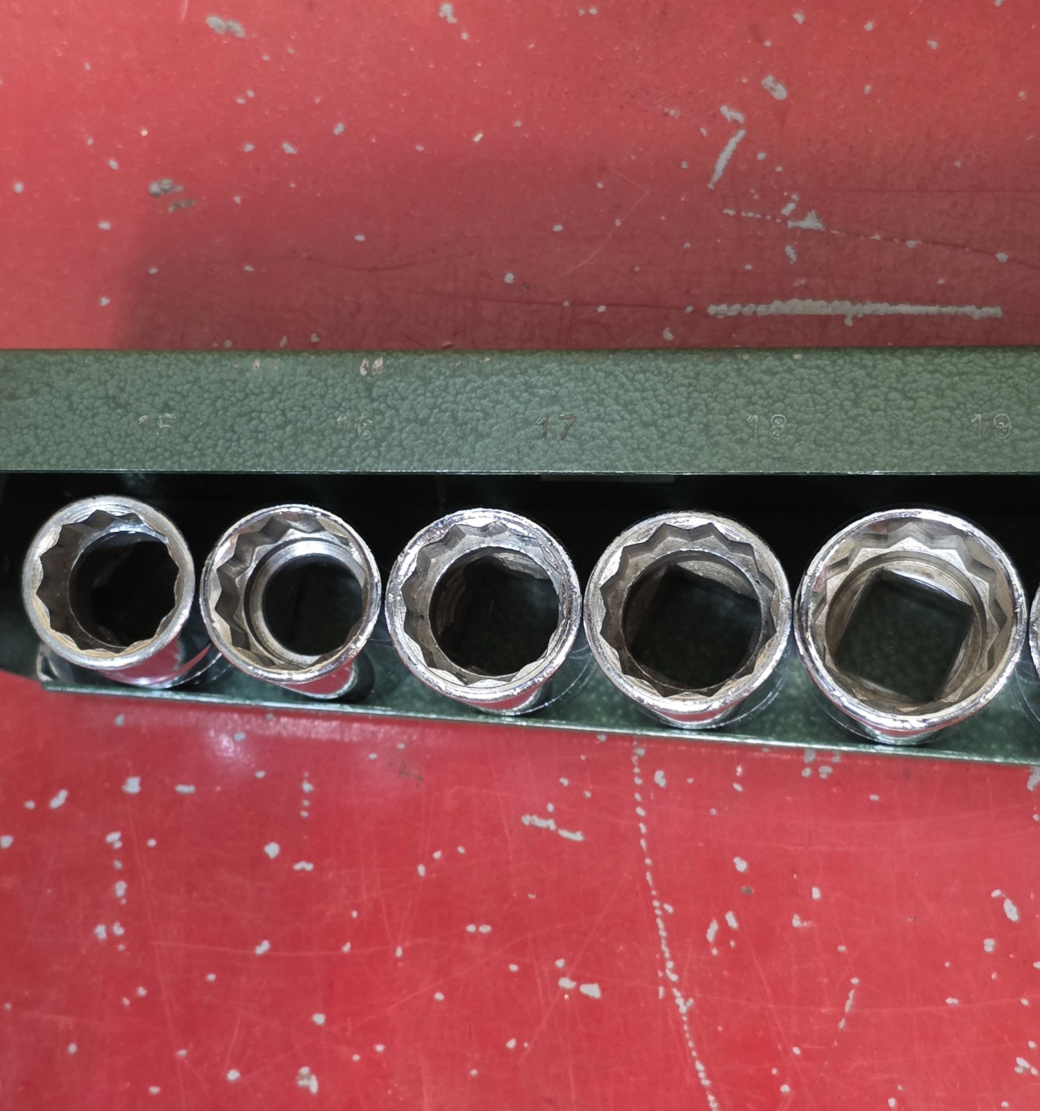 SK Tools 1/2″ Dr 13pc Metric Socket Set 12pt 15-20 22 24 26-28 30 32mm Vintage