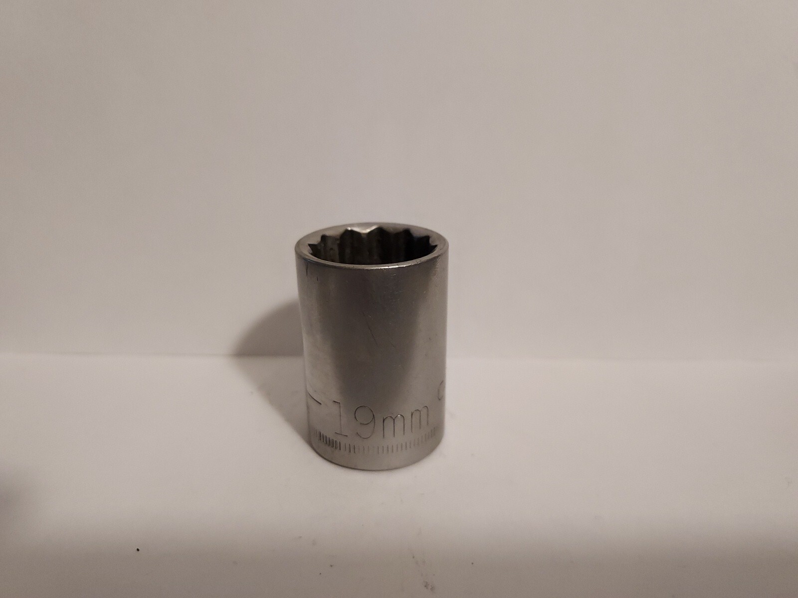 Craftsman 1/2″ Drive 19MM 12 Point Shallow Socket Metric G 44238 USA NOS