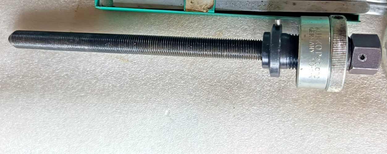KUKKO 70A INTERNAL BEARING PULLER OR DEEP GROVE BALL BEARING EXTRACTOR SET.