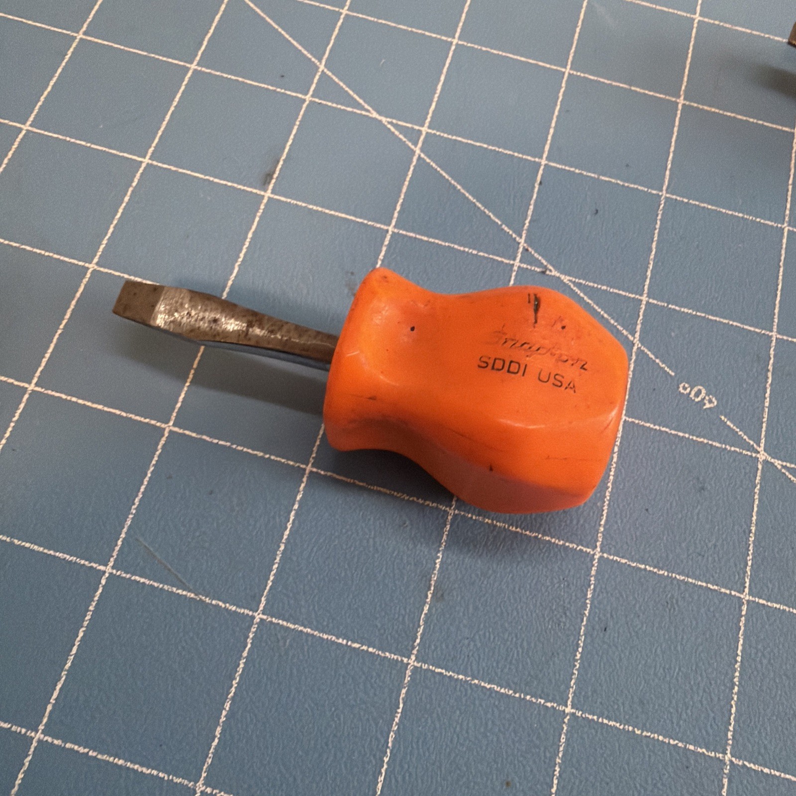 Snap On Tools Vintage Screwdriver SDD1 Orange Hard Handle Stubby Short Flat Head
