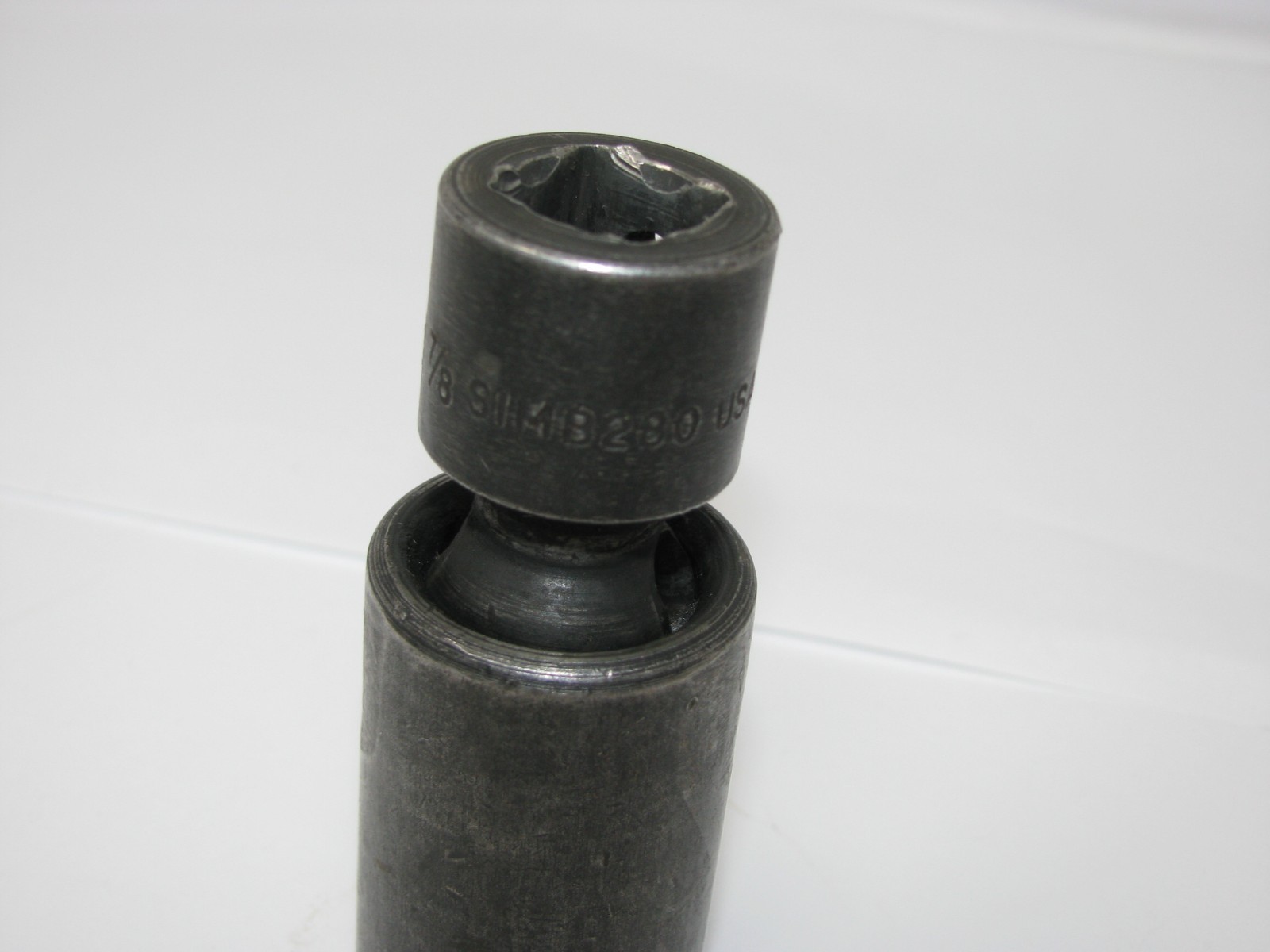Snap-on 1/2″ Drive 6 point 7/8″ Impact Swivel Socket SIMB280A USA