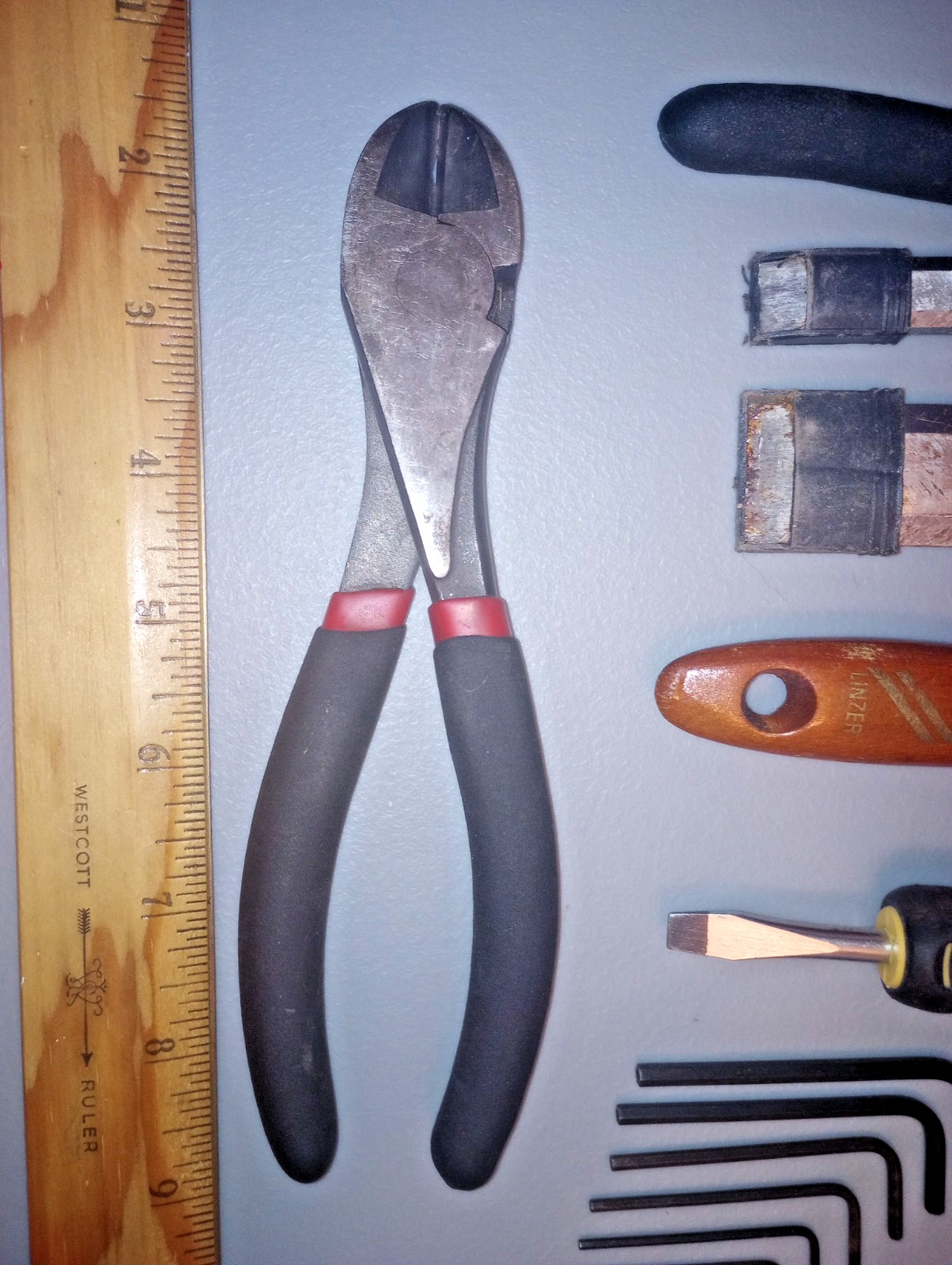 21 Piece Lot of Assorted Tools – Pliers, Allen keys, screwdriver Etc.