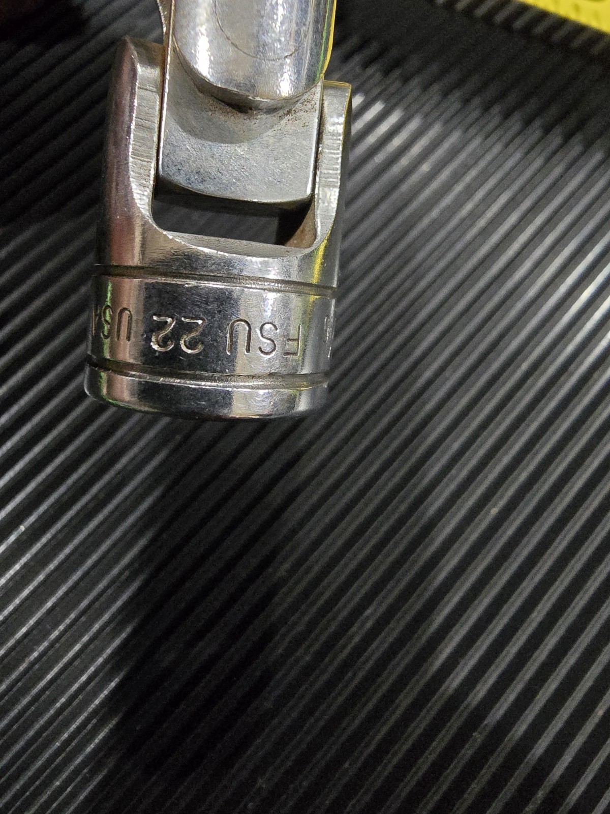Snap On Tools FSU22 3/8 Drive 11/16″ Chrome Swivel Socket. Excellent Condition.