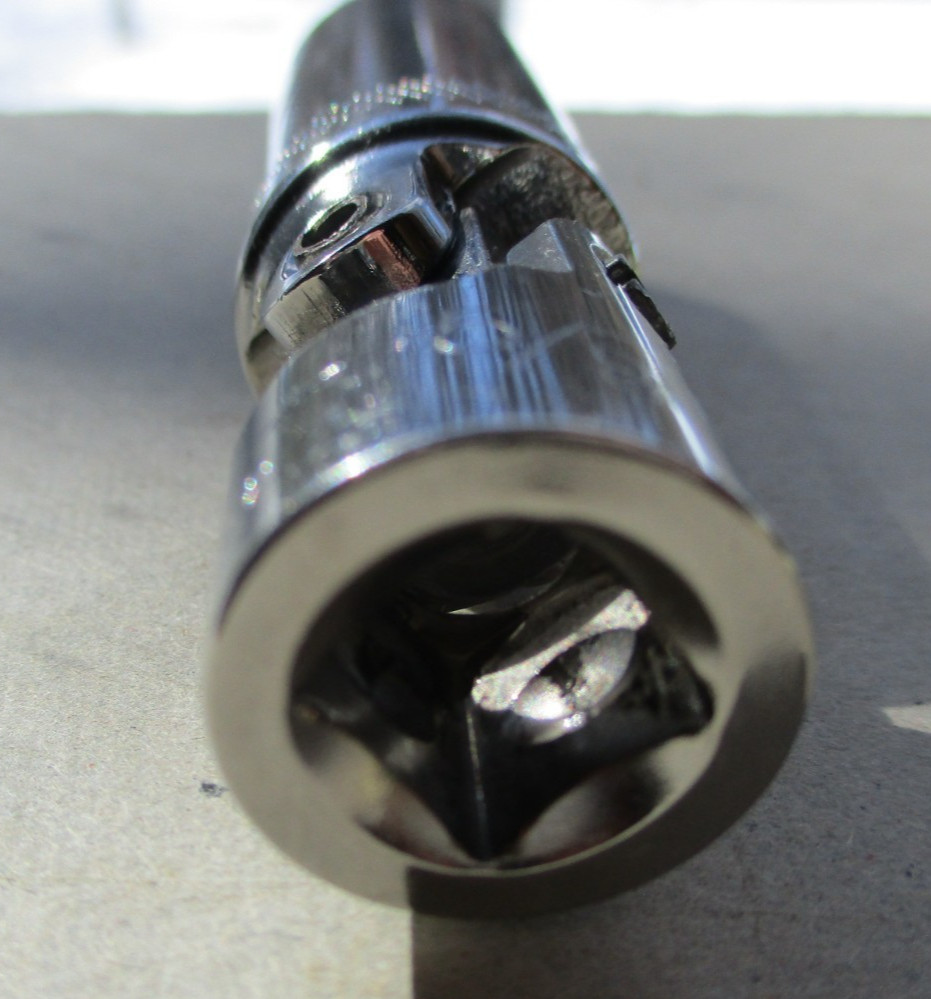 Craftsman G-Series 43322 3/8” drive 6pt 5/8″ Universal Swivel Spark Plug Socket