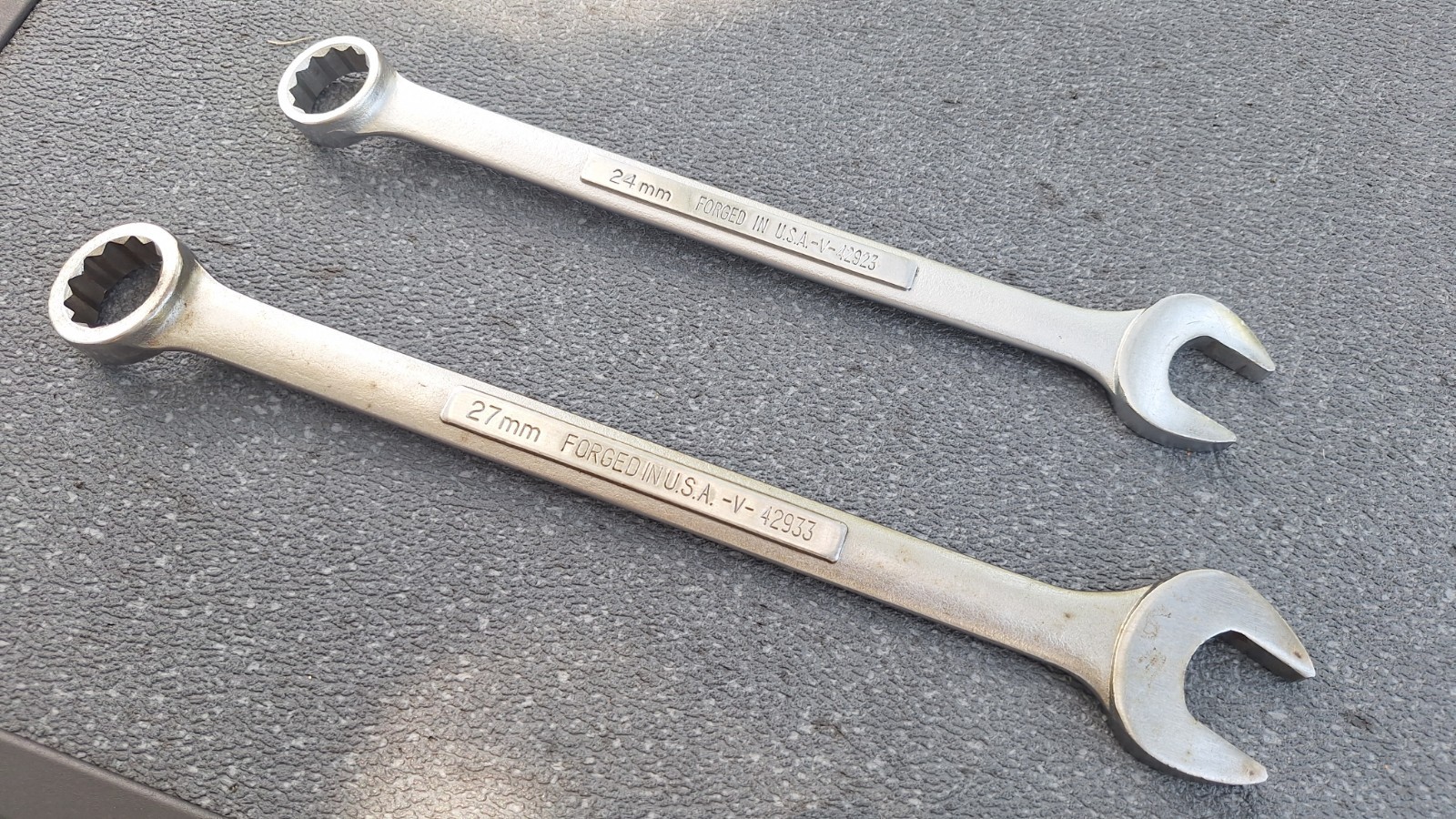 Craftsman USA 42933 -V- 27mm & 42923 -V- 24mm 12 Point Combination Wrench Set