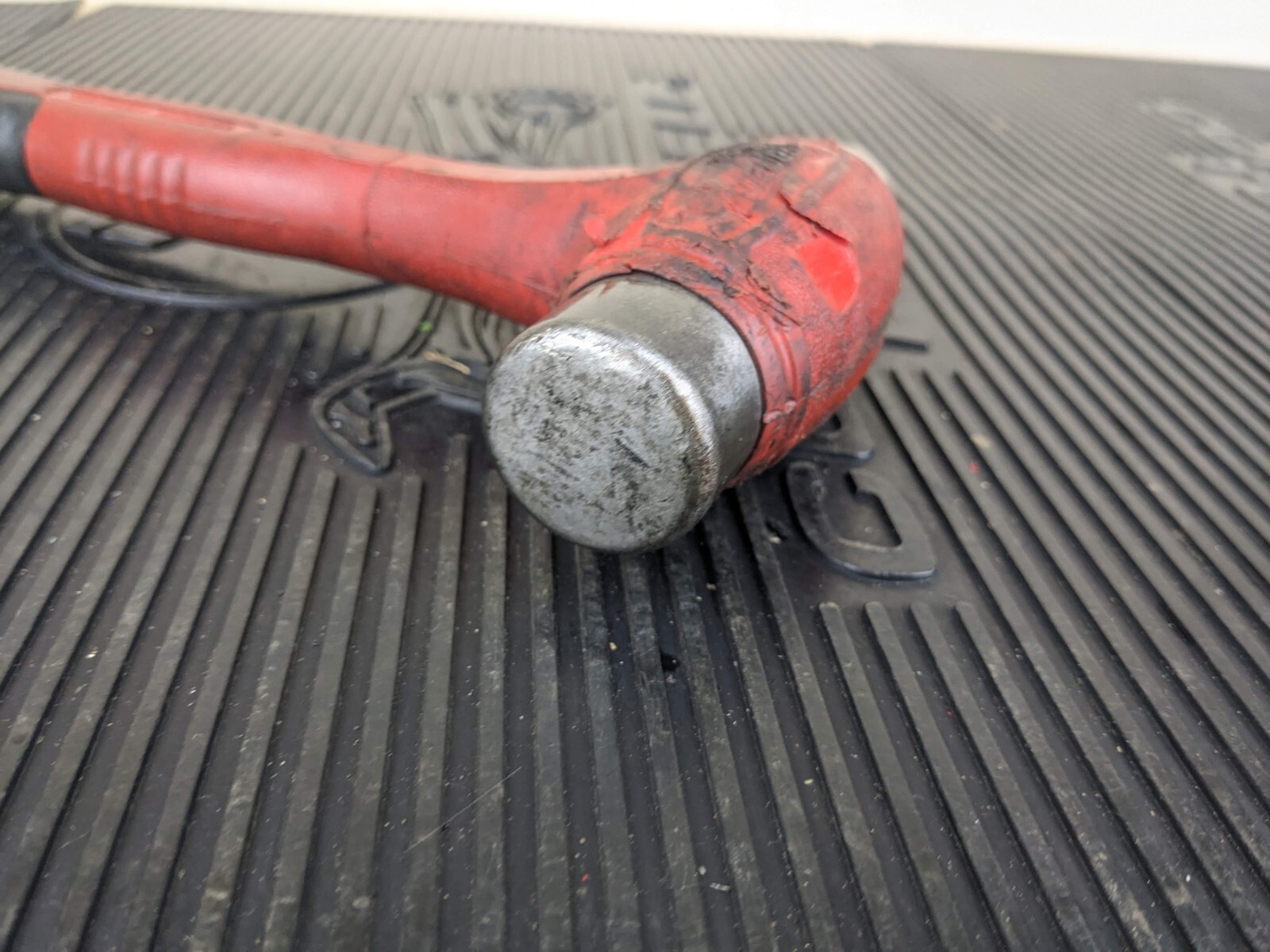 #ba689 Snap On HBBD24, Soft Grip 24 Oz Ball Peen Dead Blow Hammer Red