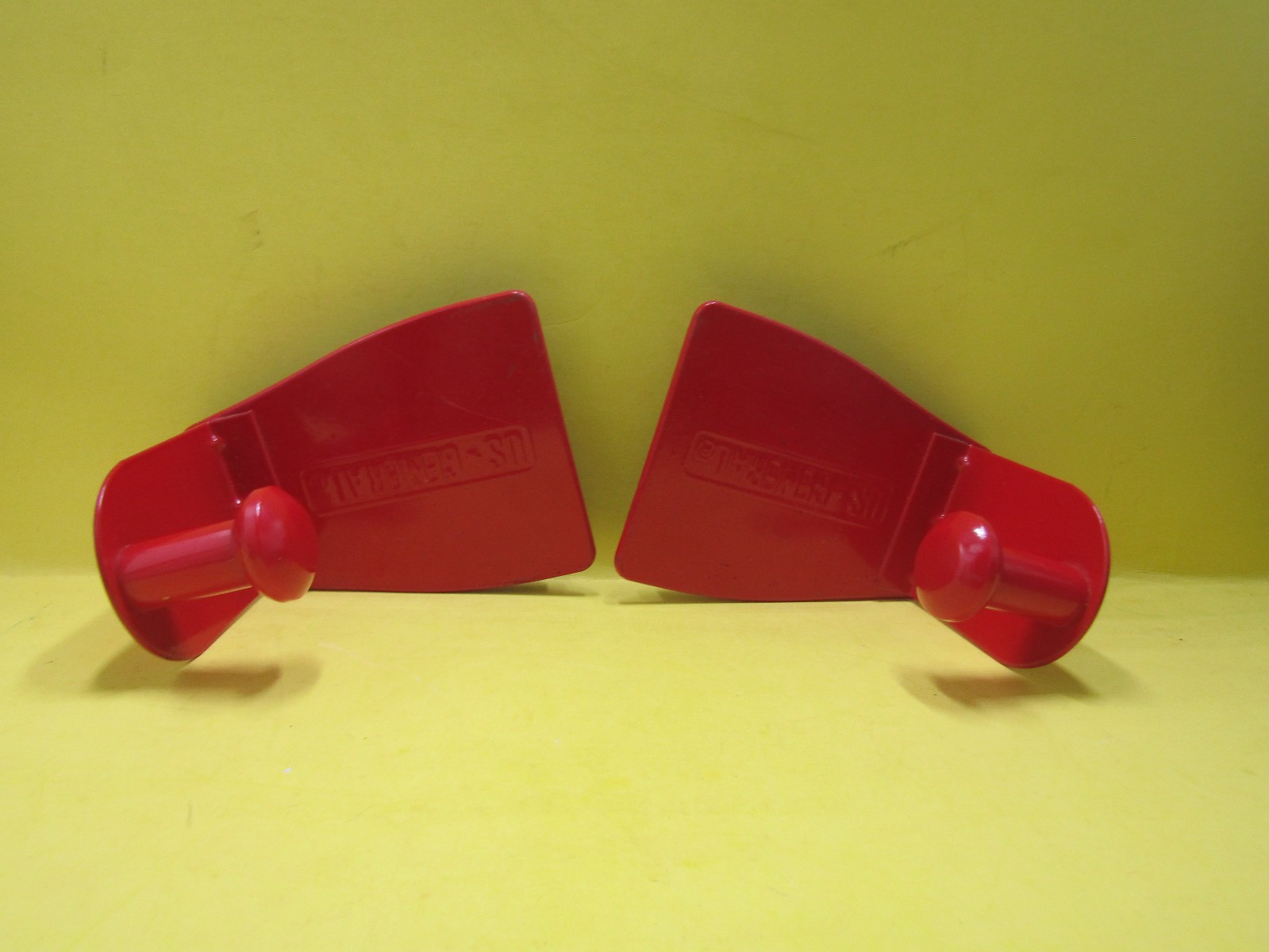 U S General Red Metal Tool Box Paper Towel Holder Hooks Magnetic Garage Man Cave