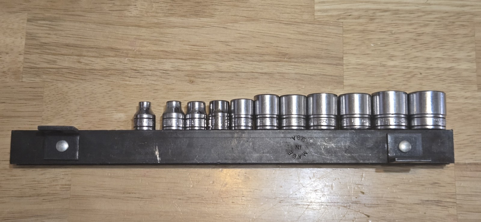 Snap-On Socket Set 3/8″ Drive 1/4″ to 7/8″ 6 Point 11 Pieces With Magnetic Bar