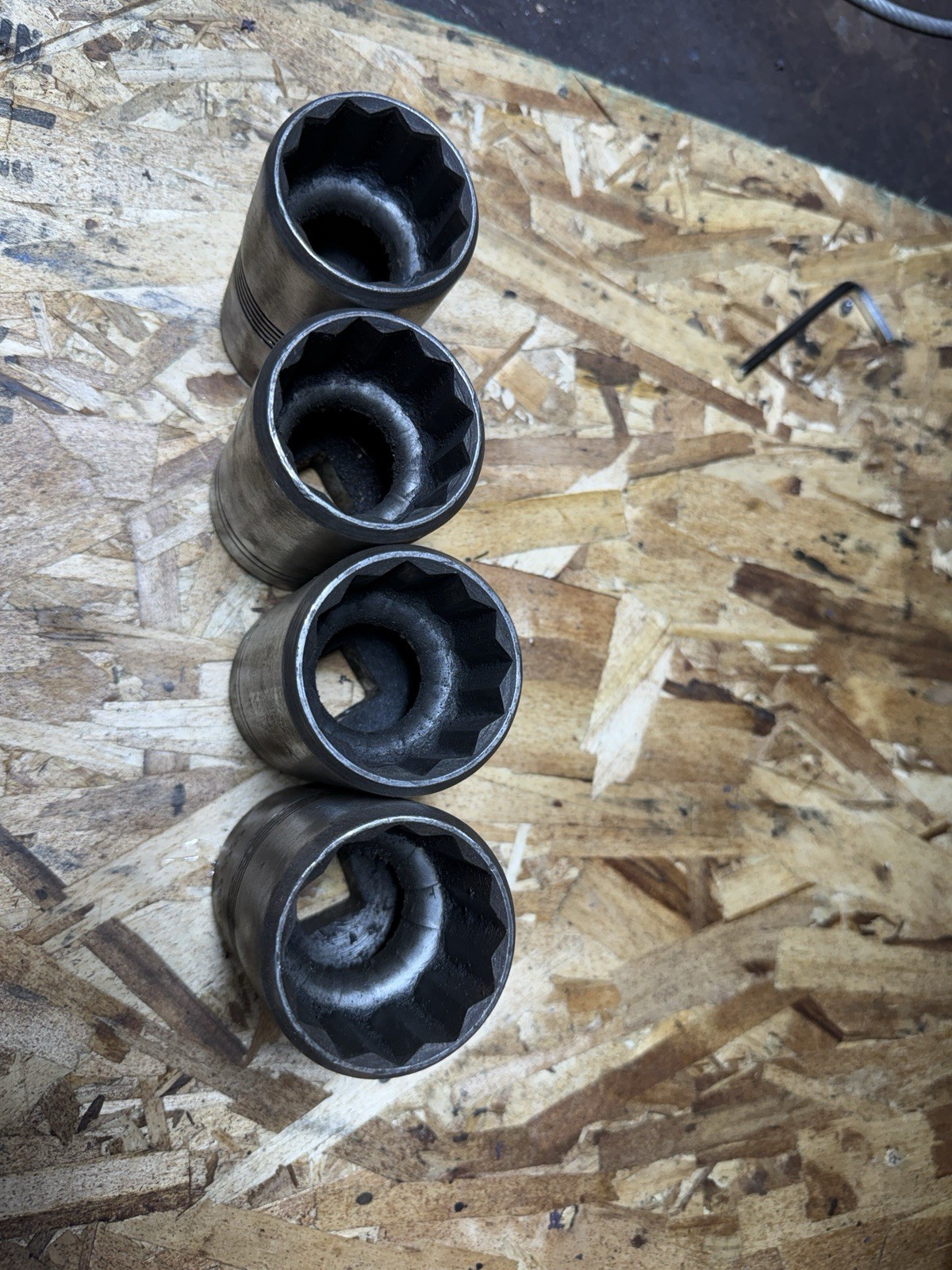 Four Vintage Plomb 3/4 Drive Sockets And A 6 Inch 3/4 Vintage Extension Bar