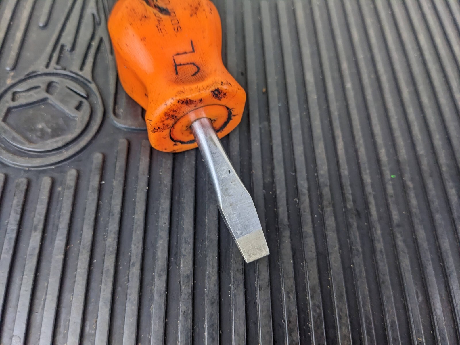#bd910 Snap On SDD1 Stubby Screwdriver Flat Tip-Orange Hard Handle