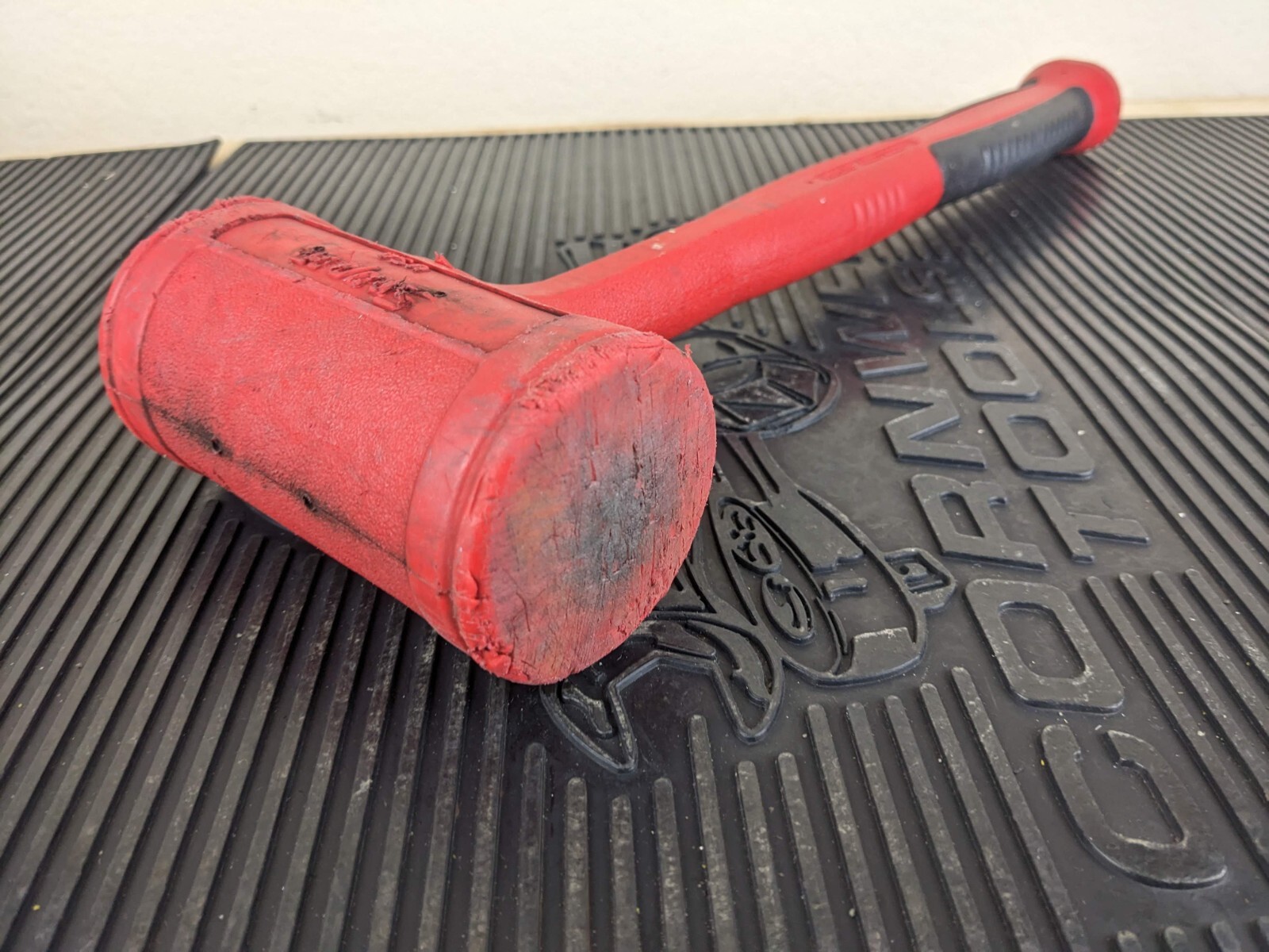 #as022 Snap-On HBFE48 Dead Blow 48-Ounce Soft Grip Hammer RED