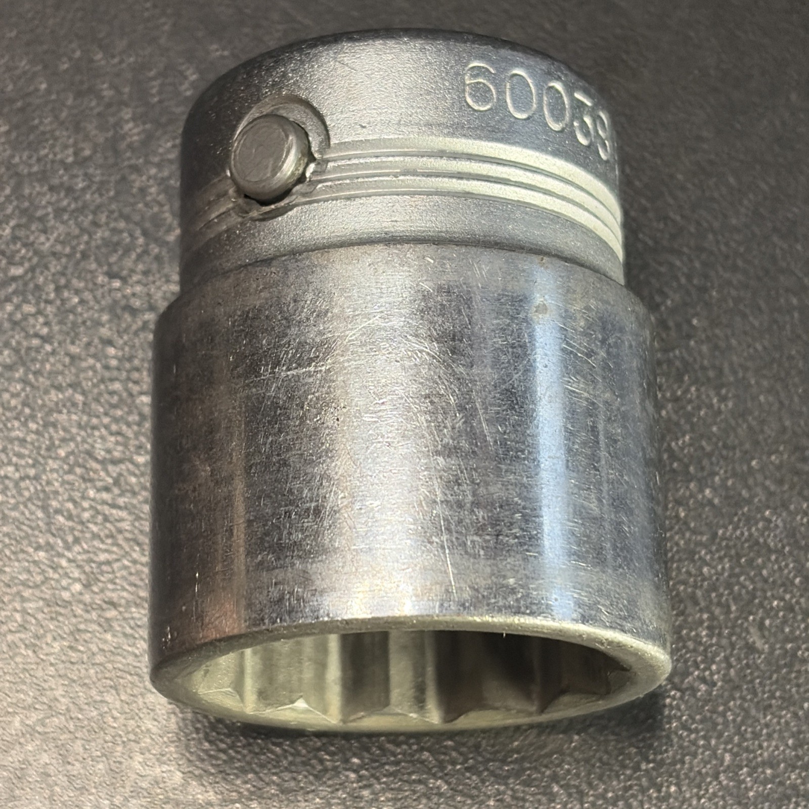 Blackhawk 60038, 1-3/16″ Standard Socket, 3/4″ Drive, Push Button 12 Point