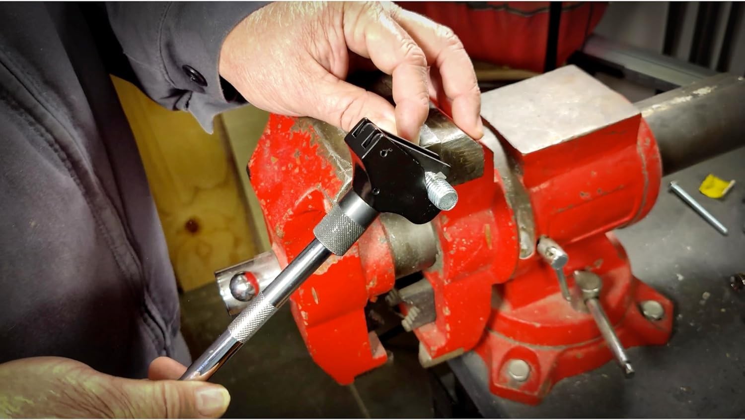 Universal Damaged Threads Tool 5 32 to 3 4 Inch SAE and 4 to 19 Millimeter
