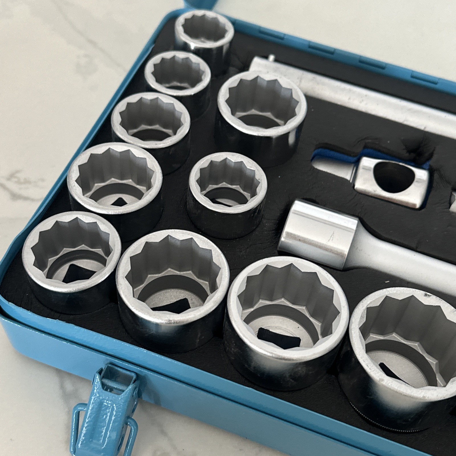 Hazet 1000AZ Socket Set 12 Pt SAE Socket 21 Pc. Set 3/4″ Drive W/ Metal Case New