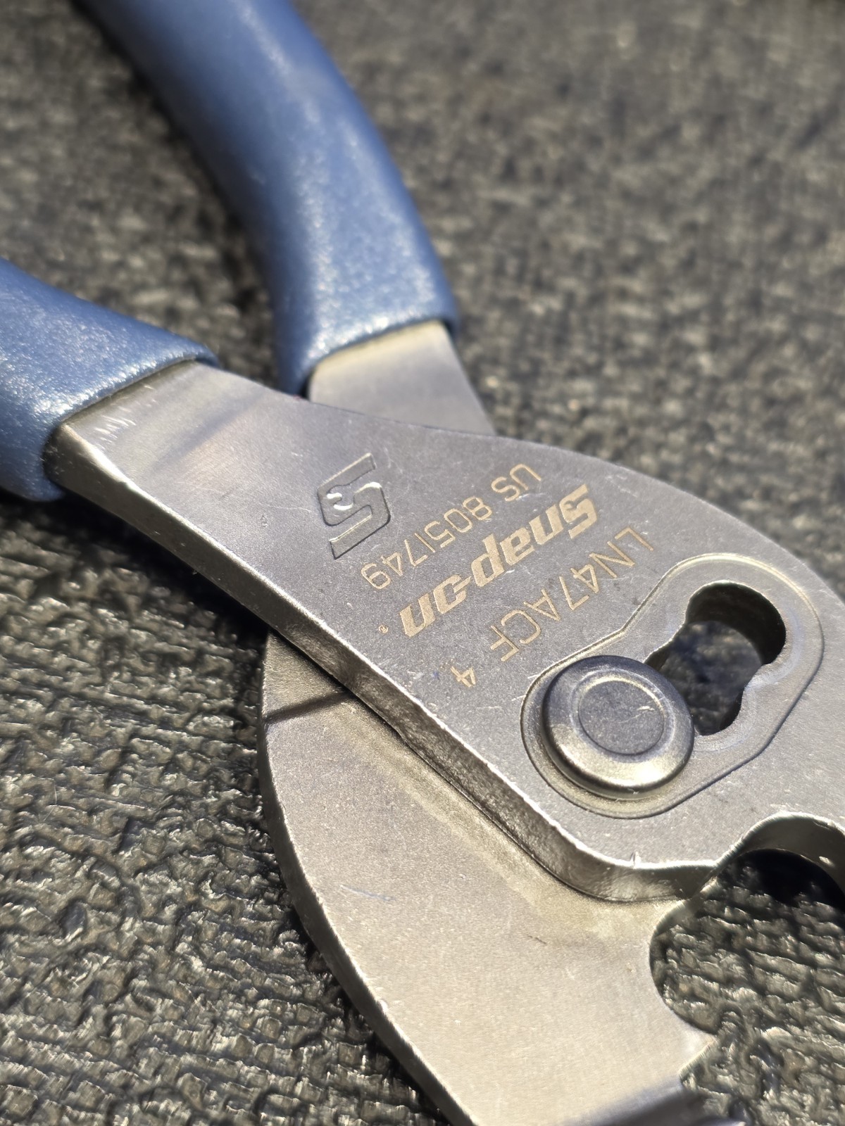 Snap-on LN47ACFMB Power Blue 9″ Soft Grip Long Nose Slip Joint Pliers NICE