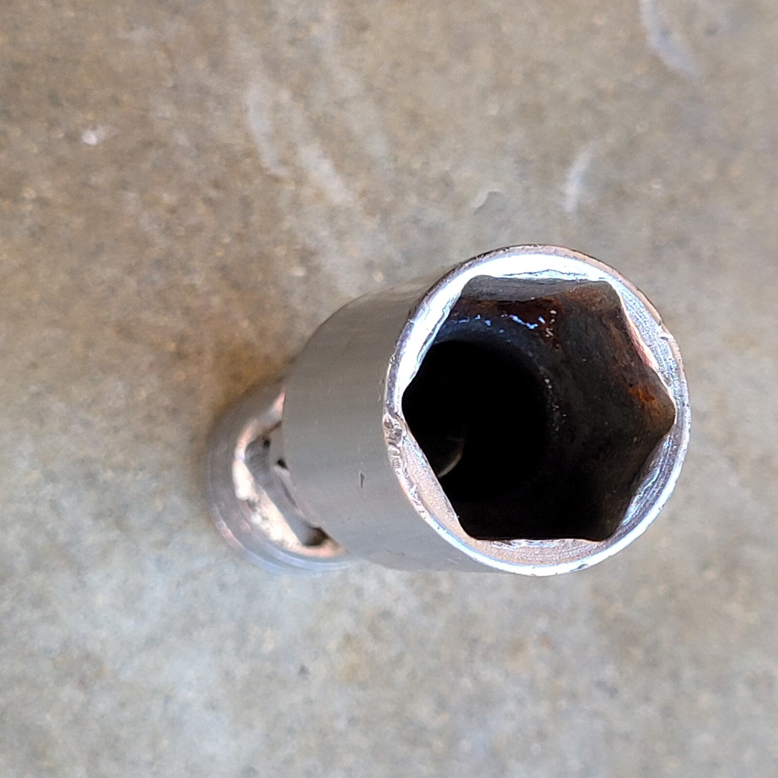 Snap On Tools FSU22 – 11/16″ Semi Deep Swivel Socket, 3/8″ Drive, 6 Point