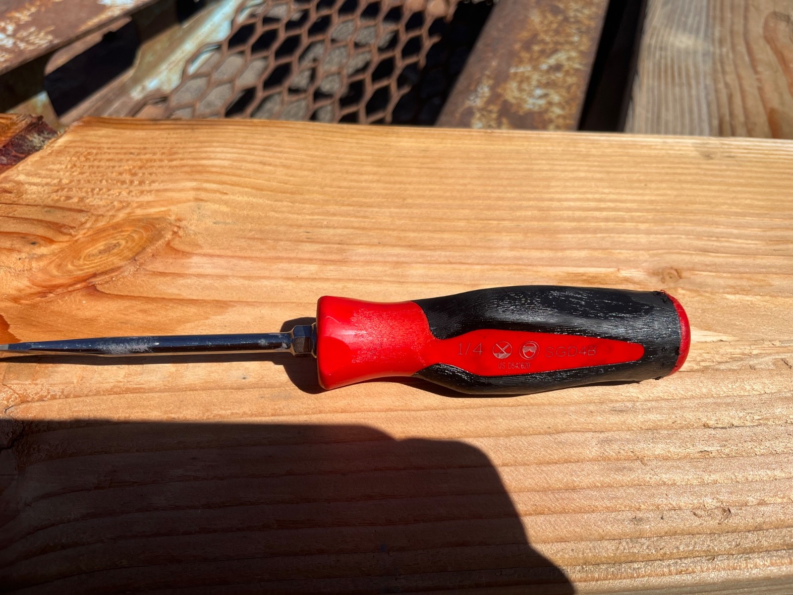 SNAP ON – SGD4B RED/BLACK COMFORT GRIP FLAT BLADE SCREWDRIVER 1/4 – LOC#27