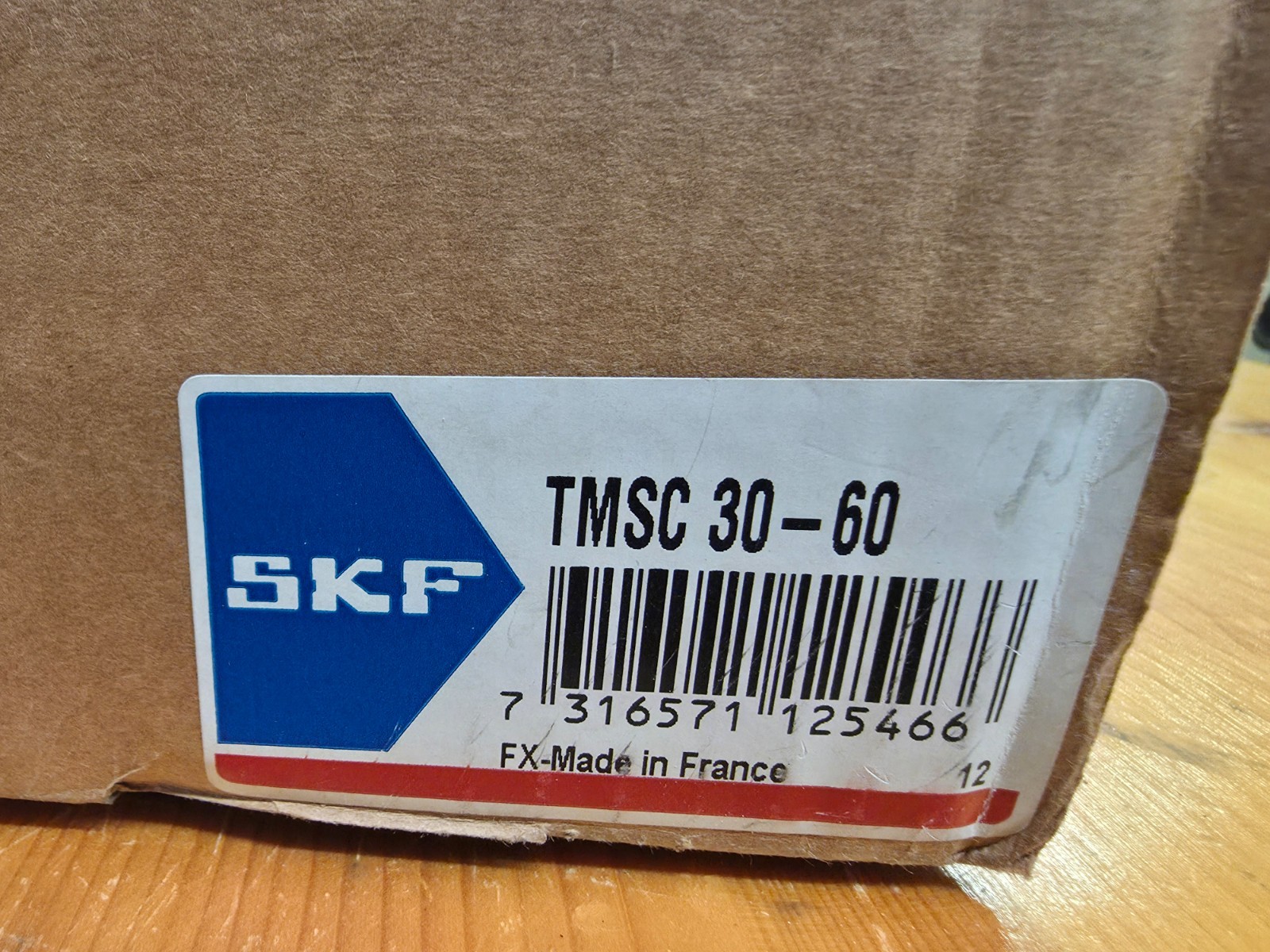 SKF TMSC 30-60 Split Collet Bearing Puller, New in Metal Case, Made in France.