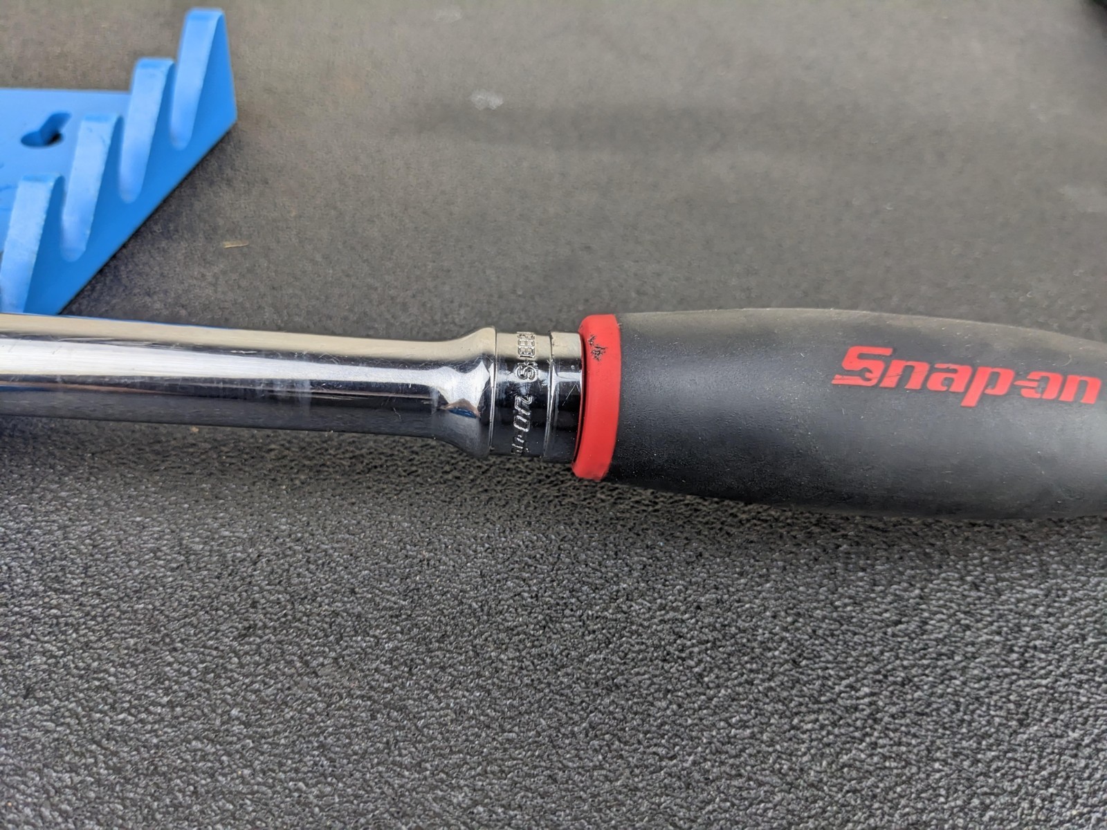 #bo673 Snap On Tools SHBB24 1/2″ Drive 24″ Soft Grip Handle Breaker Bar RED
