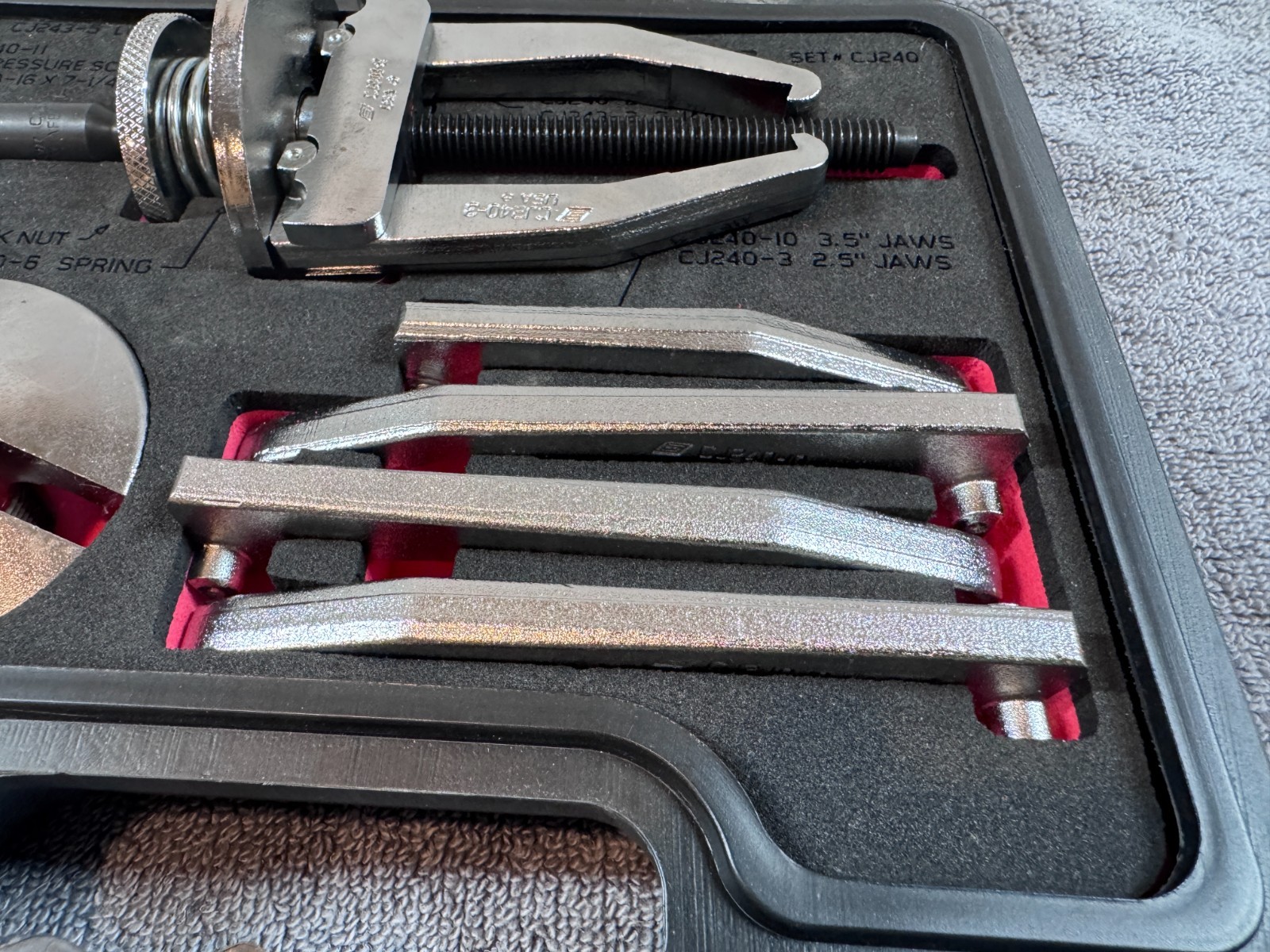 Excellent – Snap-On Tools USA Light Duty General Purpose Puller Set CJ240