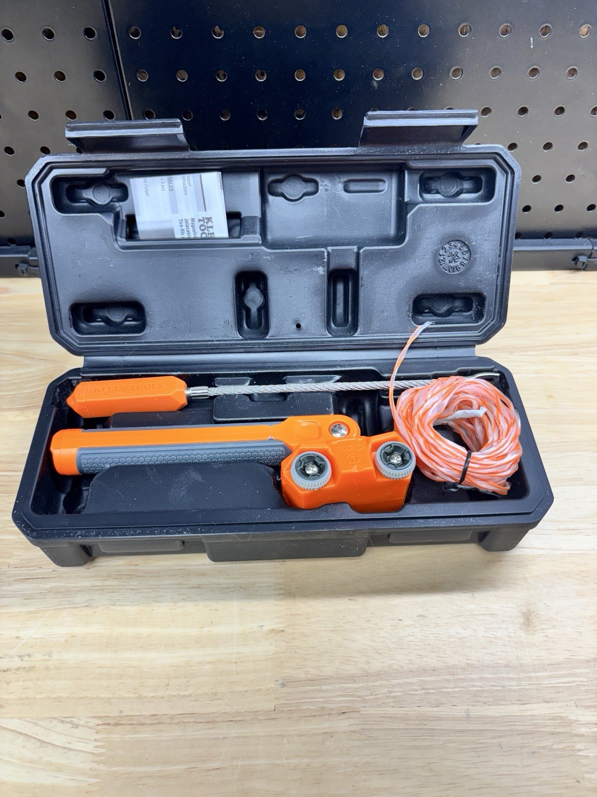 Klein Tools 50611 Magnetic Wire Puller, Fishes and Pulls Wire Cable Behind Walls
