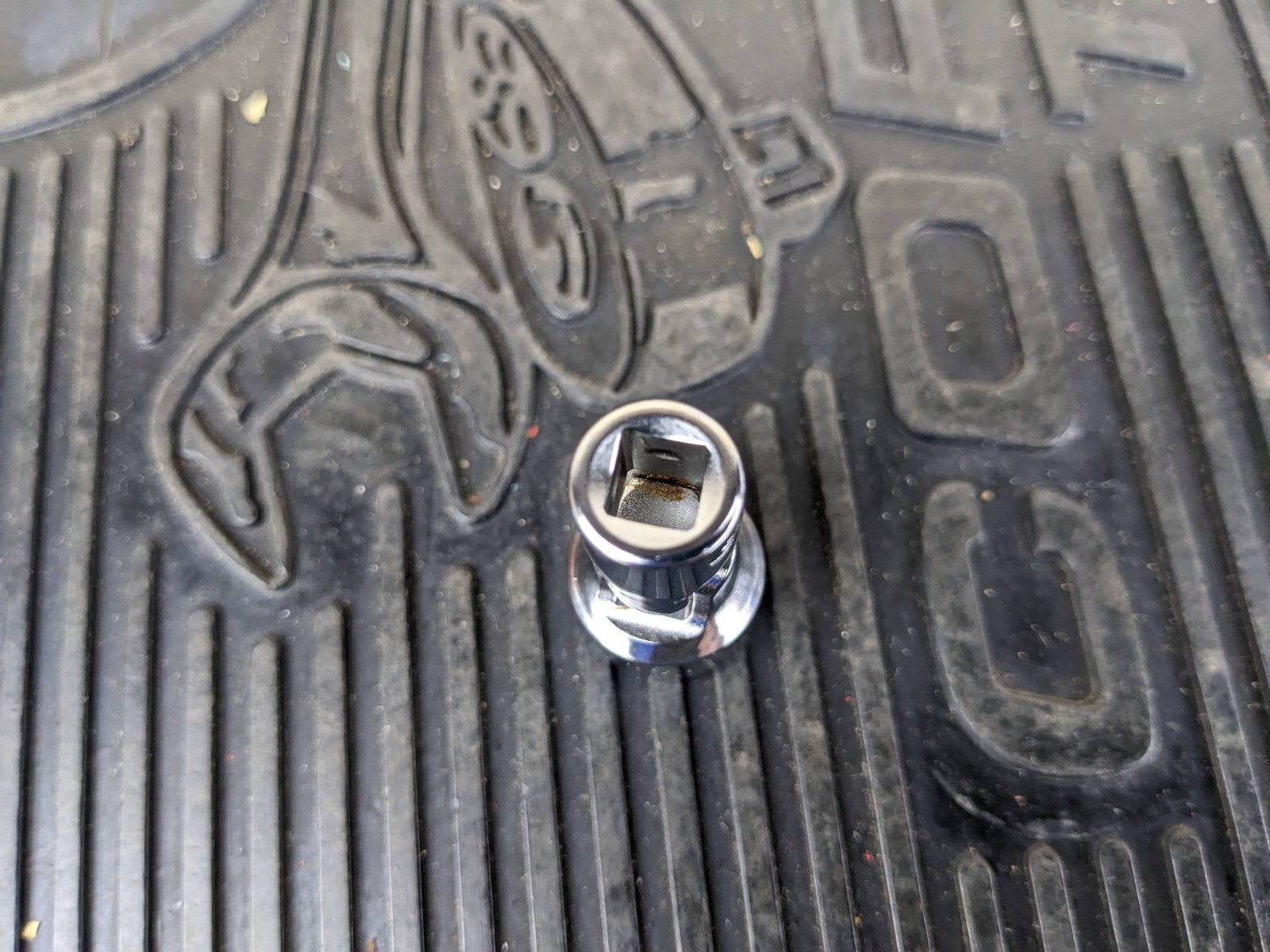 #at472 SNAP ON NEW TMU181A 9/16″ 12 POINT 1/4″ DRIVE SAE UNIVERSAL SWIVEL SOCKET
