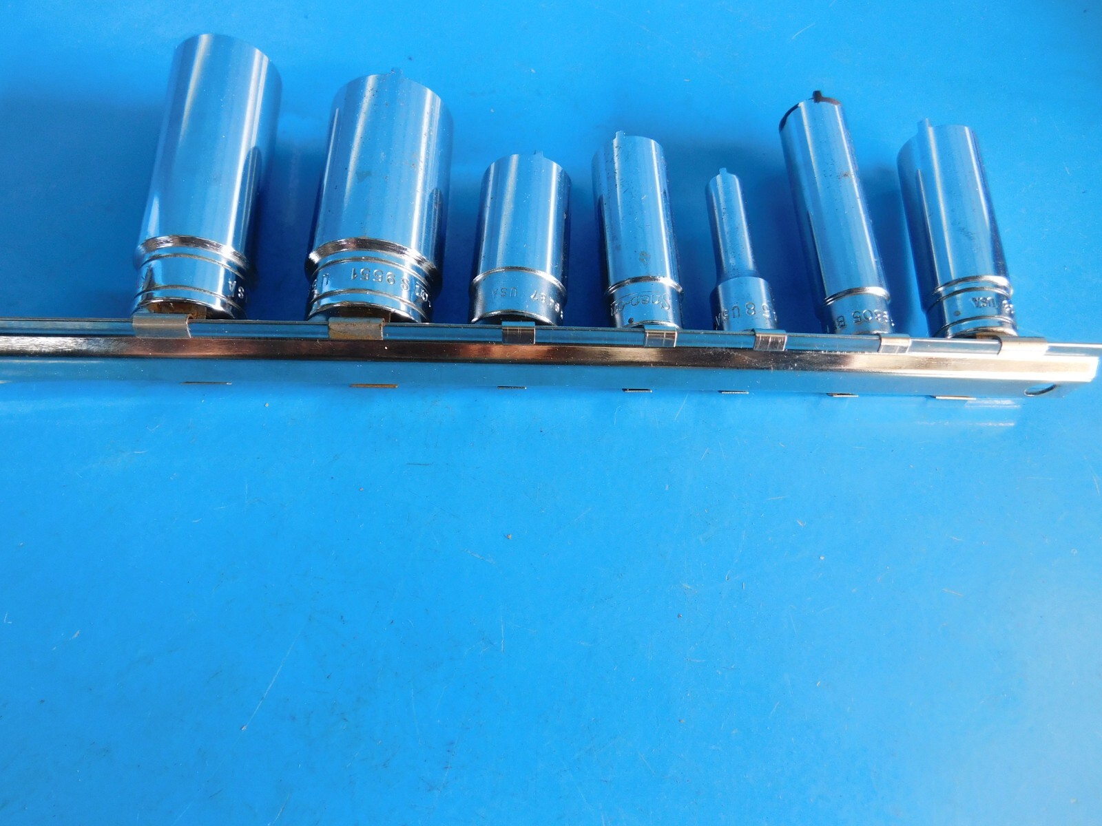 USED, SNAP ON» RADIO,TRIM NUT, DASH NUT,REMOTE CONTROL,WIPER» 2 PRONG SOCKETS
