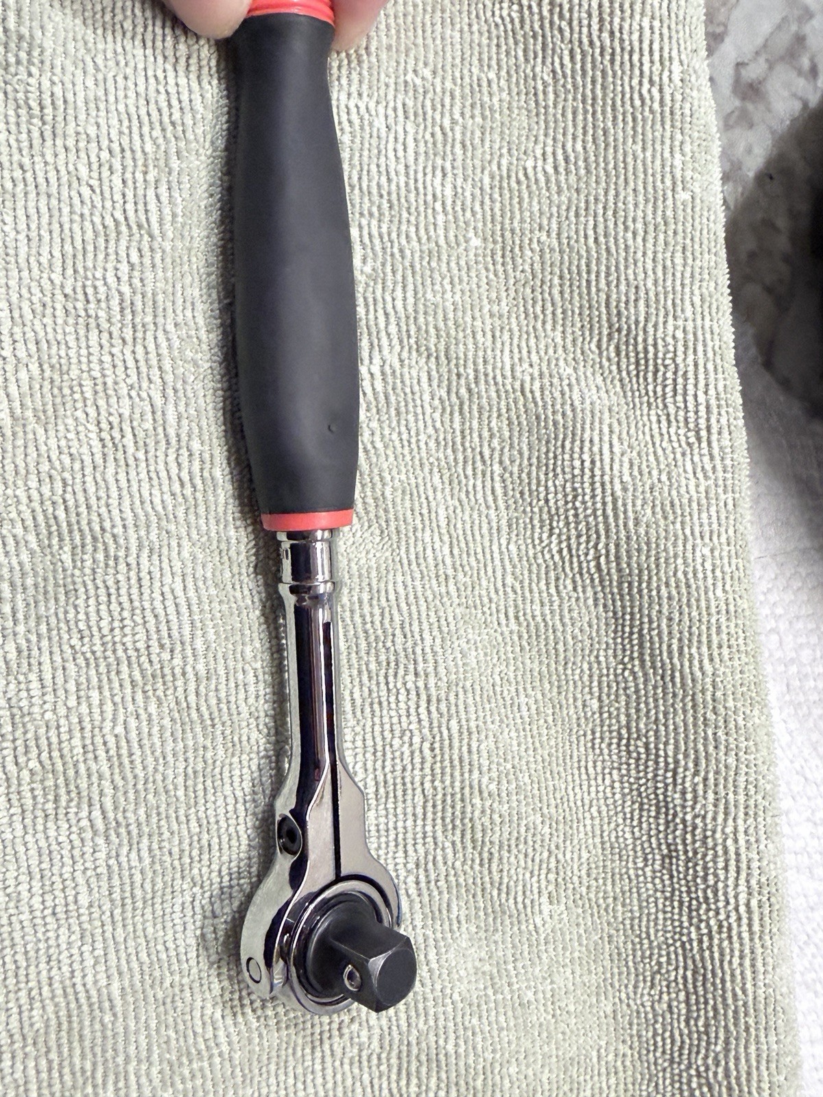 Genuine Snap-on 3/8” Drive Compact Round Head Soft Grip Swivel Ratchet FHCNF72