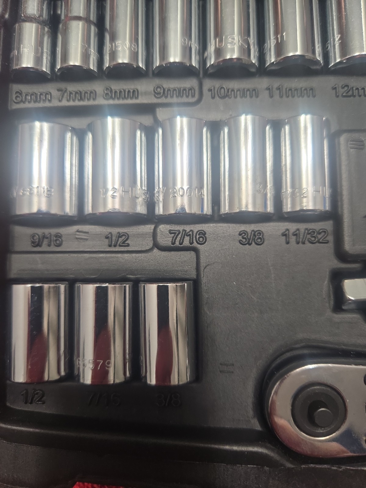 Thirty piece husky 1/4″ Dr Sae/ Metric Socket set
