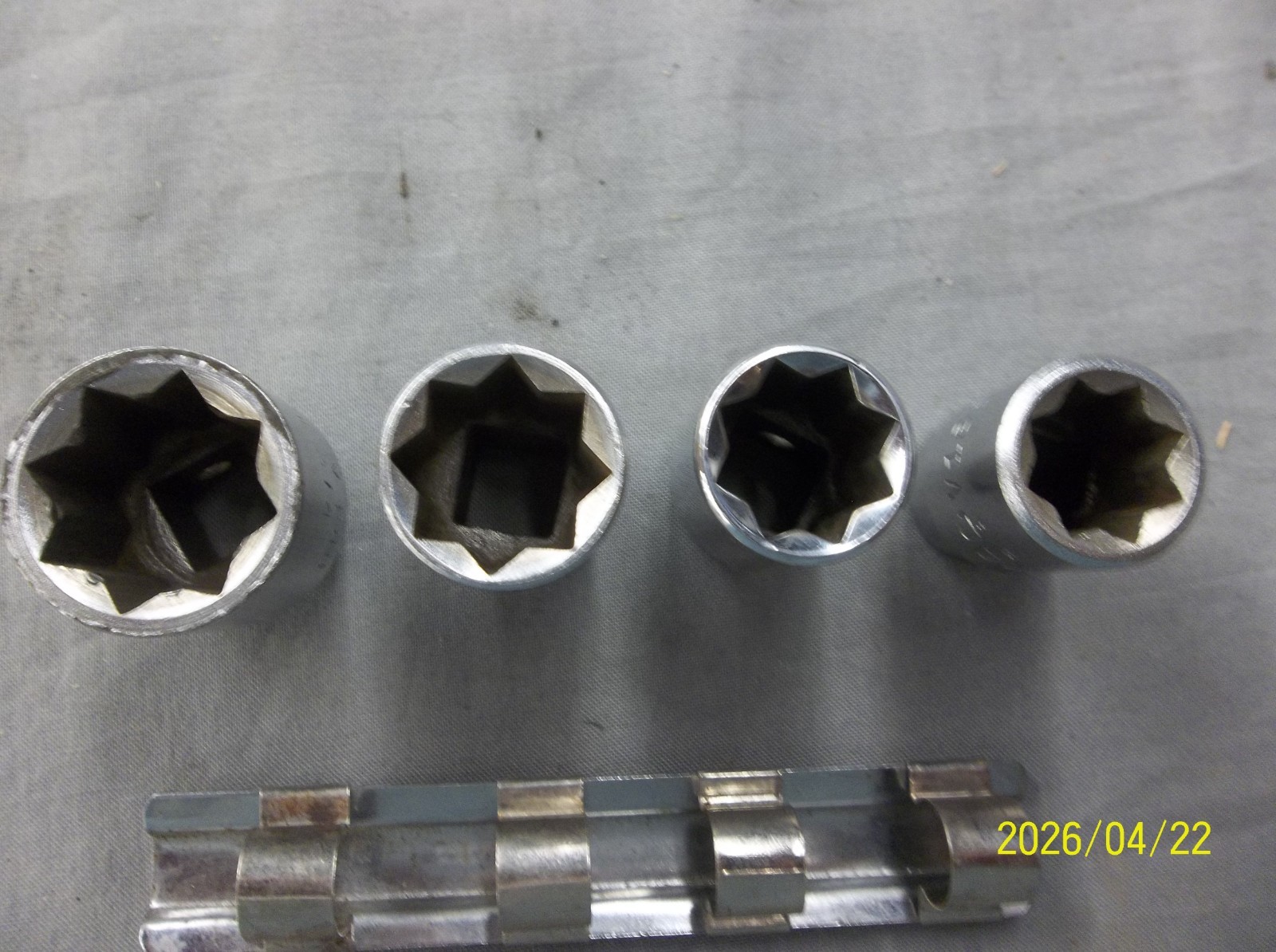4 – Mac Tools 8 PT. USA 1/2″ Drive Chrome Sockets SAE V SERIES