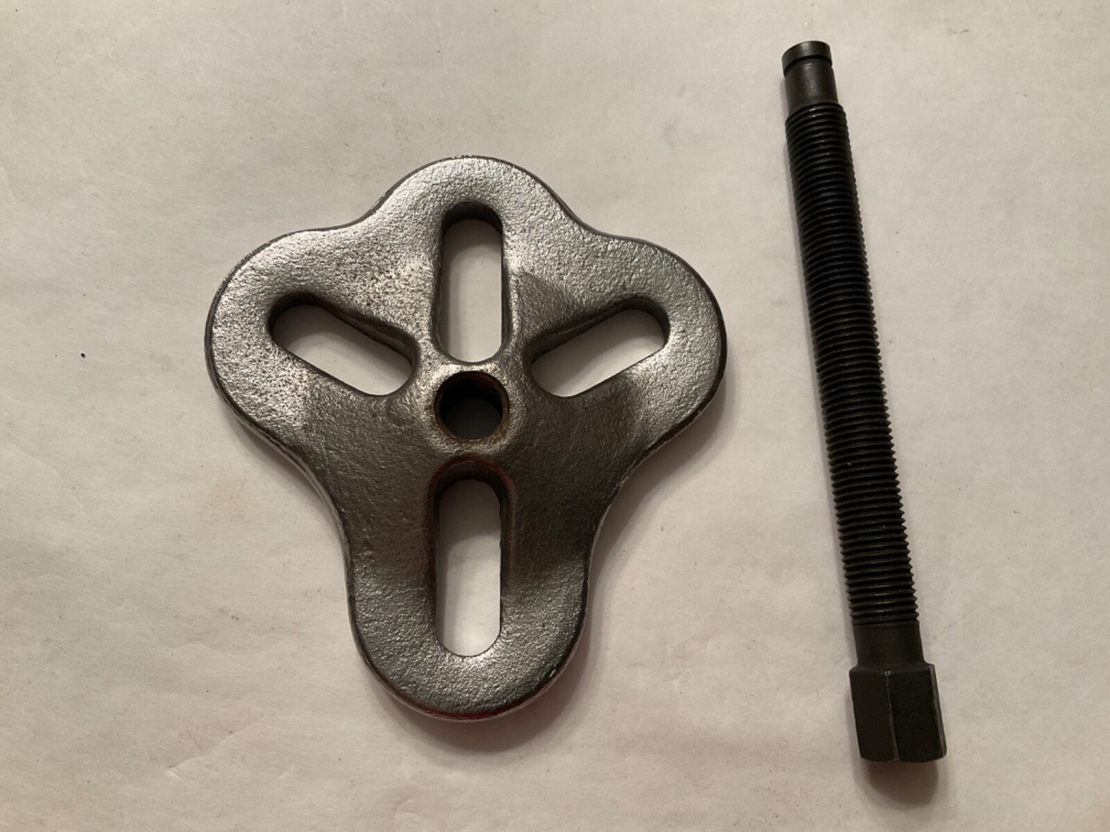 OTC Tool 7403 Steering Wheel Pulley Flywheel Puller. Center bolt and plate