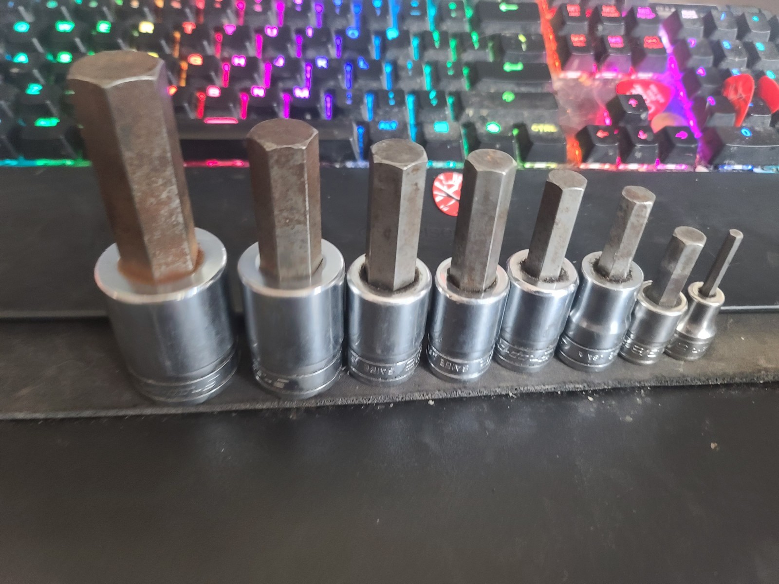 Snap On 8pc SAE HEX HEAD SET 1/2 DR AND 3/8 DR 1 FALLS OUT