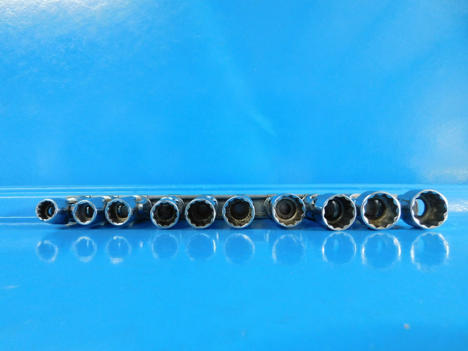 USED, SNAP ON 3/8 IN. DR. (10,11,12,13,14,15,16,17,18,&19 MM.) UNIVERSAL SOCKETS