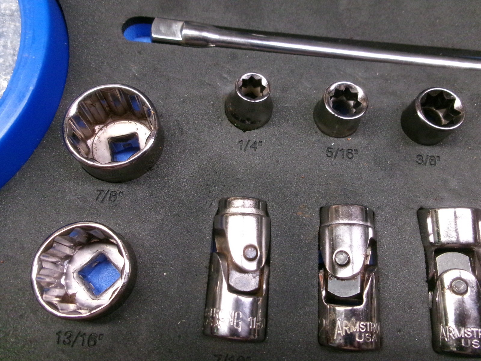 Armstrong Tools USA 33-Piece 3/8″ Drive Socket Set with Foam + Case No 15-320