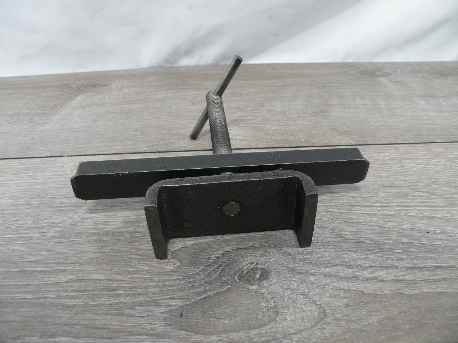 Automotive Specialty Puller Tool 523-98-148 T-Handle Screw Type Steel