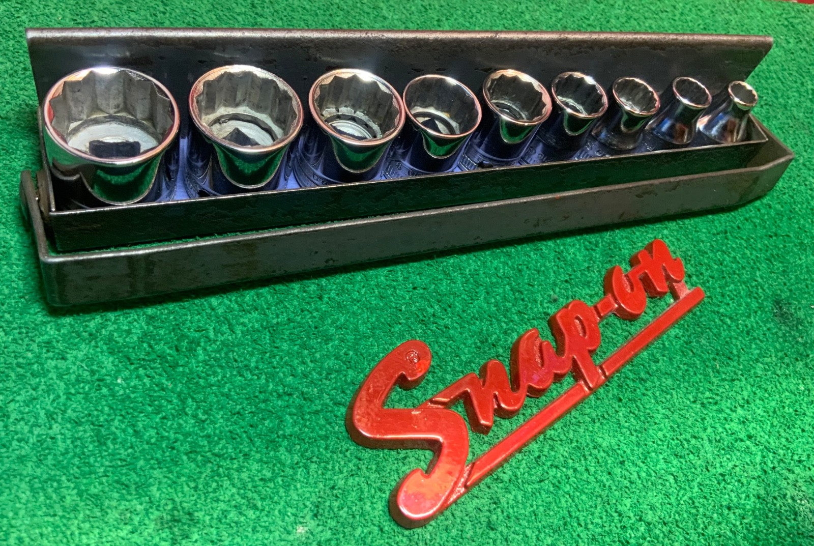 Snap-On Tools Vintage 1940’s Ferret Socket Set with tray. Clean & Pristine!