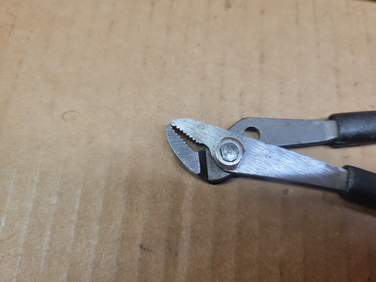 Craftsman 5-1/4″ Black Handle Comfort Grip Ignition Pliers