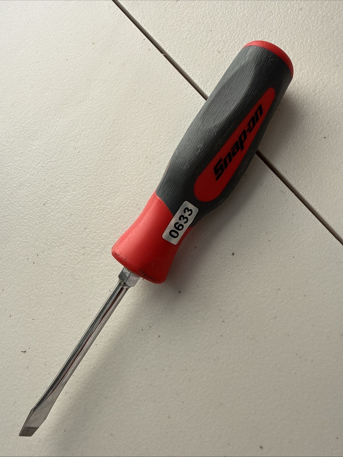 Snap-on Tools SHD4 1/4″ Flat Tip Hard Grip Standard Screwdriver Red & Gray