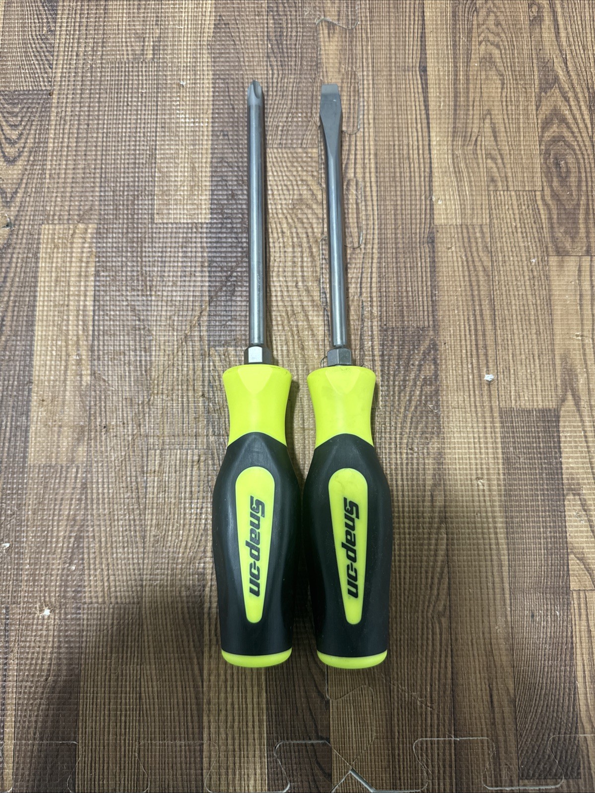 Snap-on Tools HI VIZ 5/16″ Tip And No 3 Phillips Soft Grip Flat Head Screwdriver