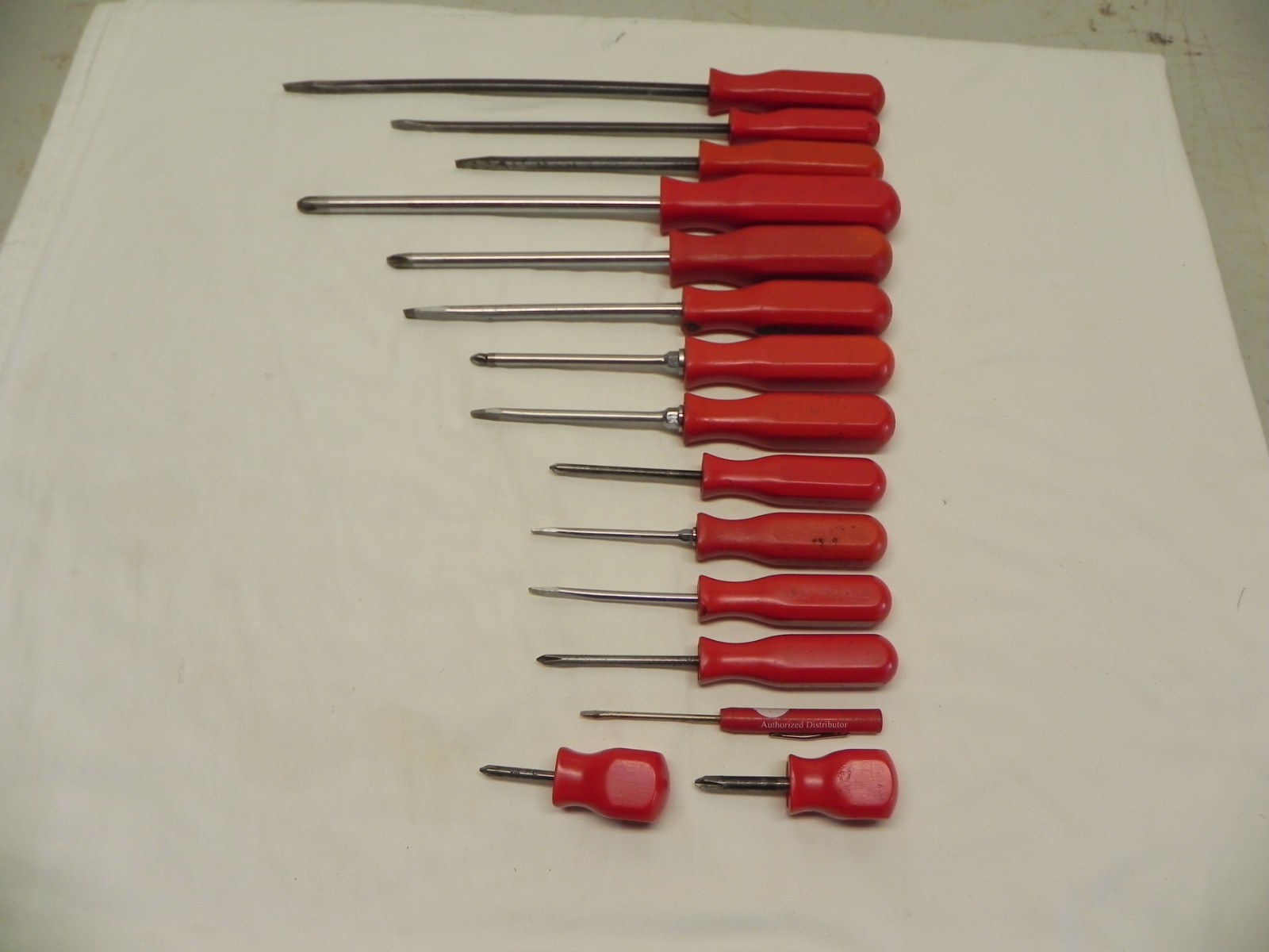 Mac Tools Vintage 15 Piece Flat Tip & Phillips Head Red Screwdriver Set