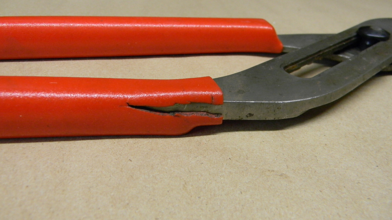 SNAP-ON 16″ RED VINYL GRIPS ADJUSTABLE JOINT PLIERS #AWP160